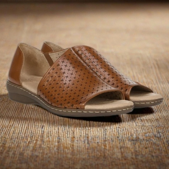 Naturalizer brown cutout leather casual sandals size 10 - Picture 2 of 11